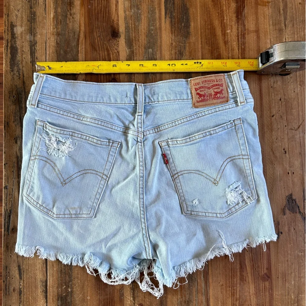 Levi’s Wedgie Jean Shorts
